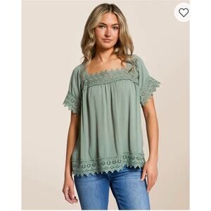 NWT DAYTRIP BUCKLE GREEN FLOWY BLOUSE LARGE ((x21)